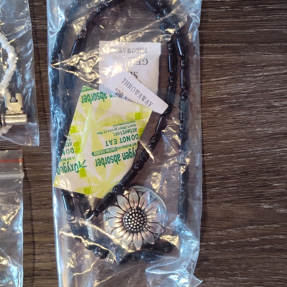 Never been Worn Costume Jewelry, Bundle of 26 Different Items - Picture 4 of 8